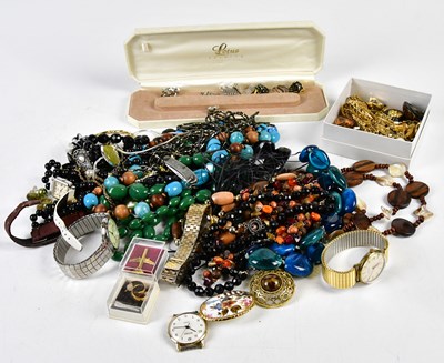 Lot 779 - A quantity of costume jewellery, including...