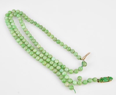 Lot 427 - A Chinese jade necklace with yellow metal...