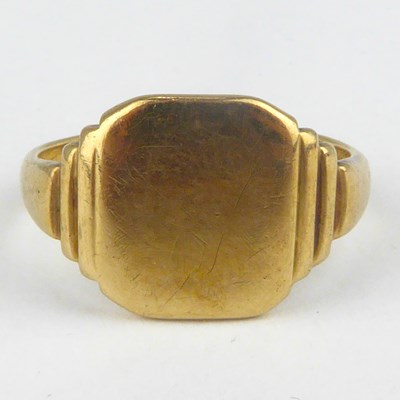 Lot 1027 - A vintage Art Deco 9ct gold signet ring with...