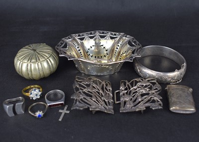 Lot 861 - Various items of small silver, silver plate,...