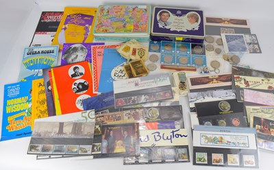 Lot 148 - Various collectibles to include stamp...