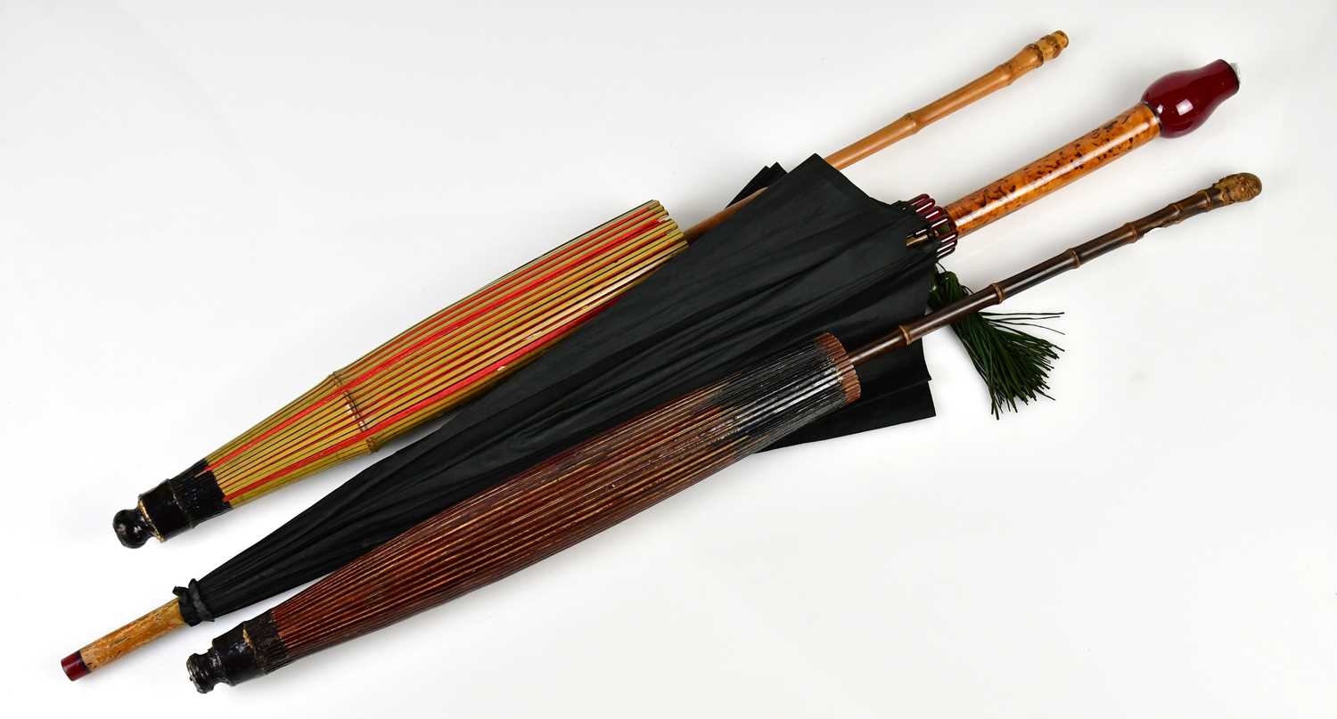 Lot 951 - A vintage 1920s black silk umbrella with...