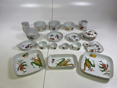 Lot 176 - A quantity of Royal Worcester Evesham...