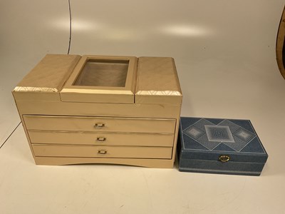 Lot 52 - Two jewellery boxes