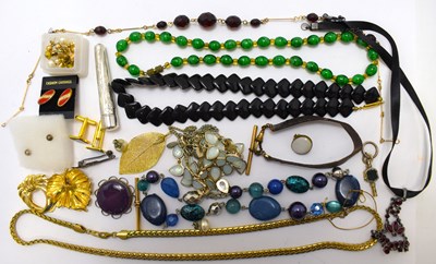 Lot 1142 - Various items of mixed costume jewellery, to...