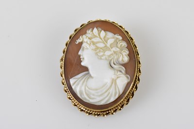 Lot 623 - A large Victorian yellow metal framed cameo...
