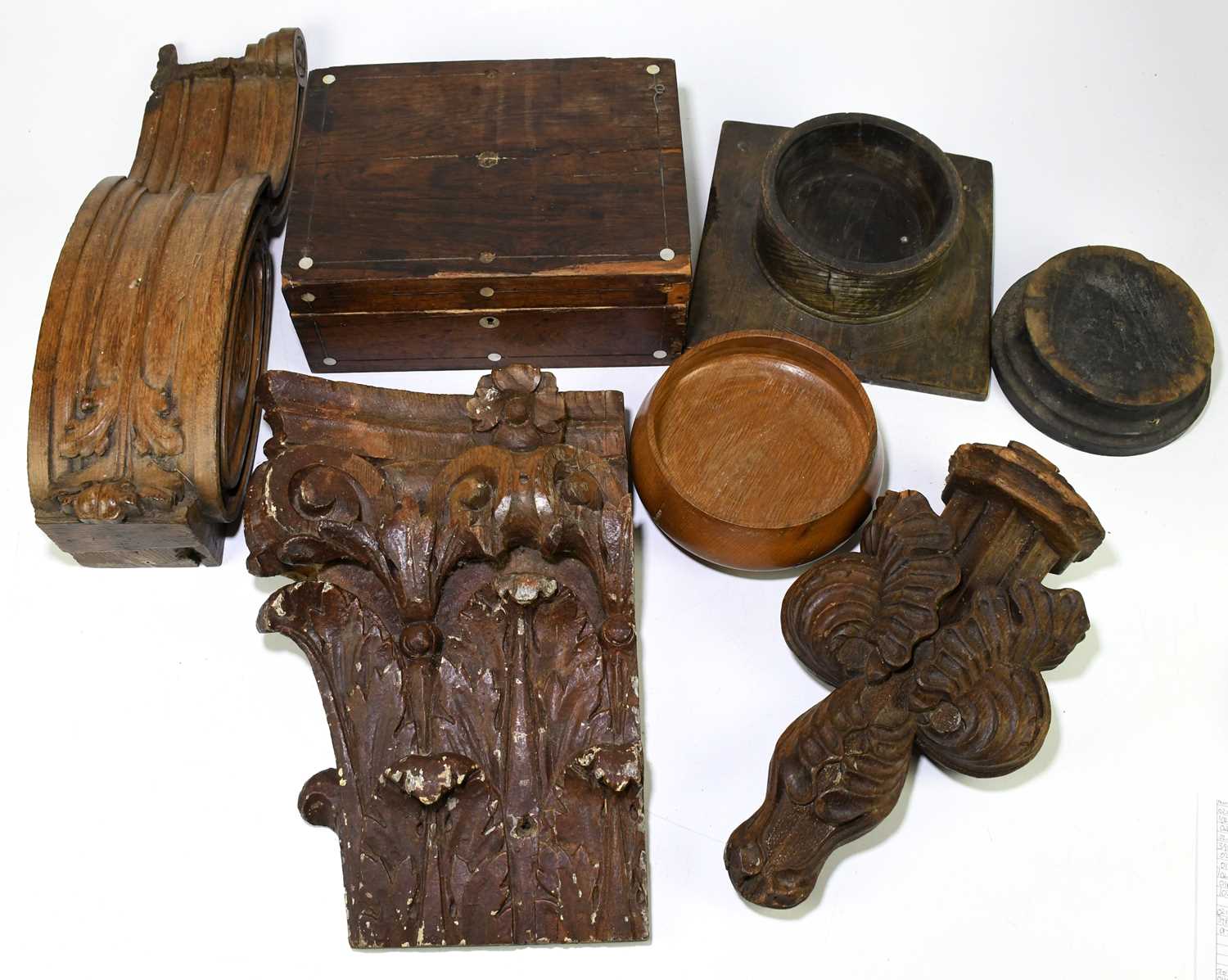 Lot 39 - A collection of assorted treen items, to...