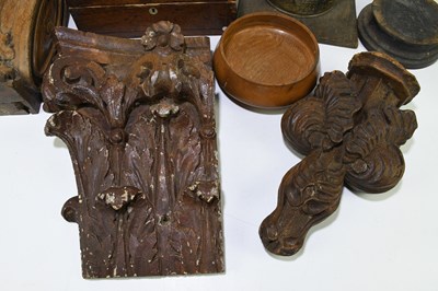 Lot 39 - A collection of assorted treen items, to...