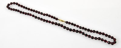 Lot 461 - A garnet necklace set with yellow metal clasp...