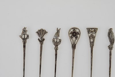 Lot 2758 - J A LANTON, PERTH; a cased set of eight silver...