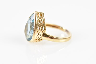 Lot 43 - An 18ct yellow gold and aquamarine ring, the...