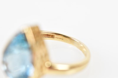 Lot 43 - An 18ct yellow gold and aquamarine ring, the...