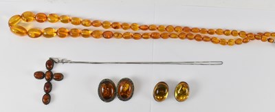 Lot 936 - An amber coloured bead necklace, length approx...