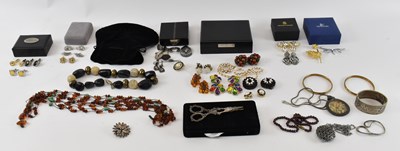 Lot 947 - A quantity of costume jewellery, including...