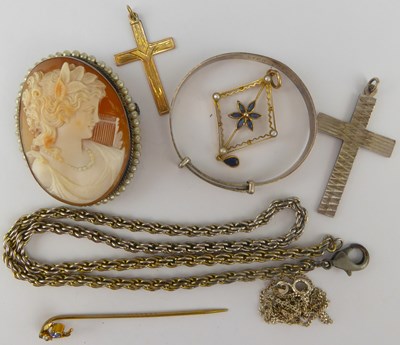 Lot 1126 - Various items of jewellery to include a silver...