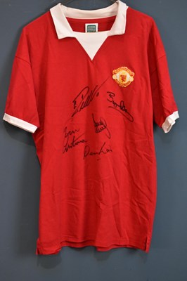Lot 5253 - MANCHESTER UNITED; a 1970s retro-style...