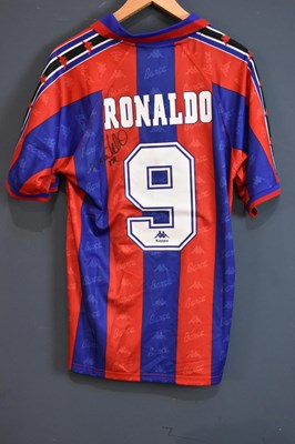 Lot 5255 - RONALDO; a signed Barcelona retro-style...
