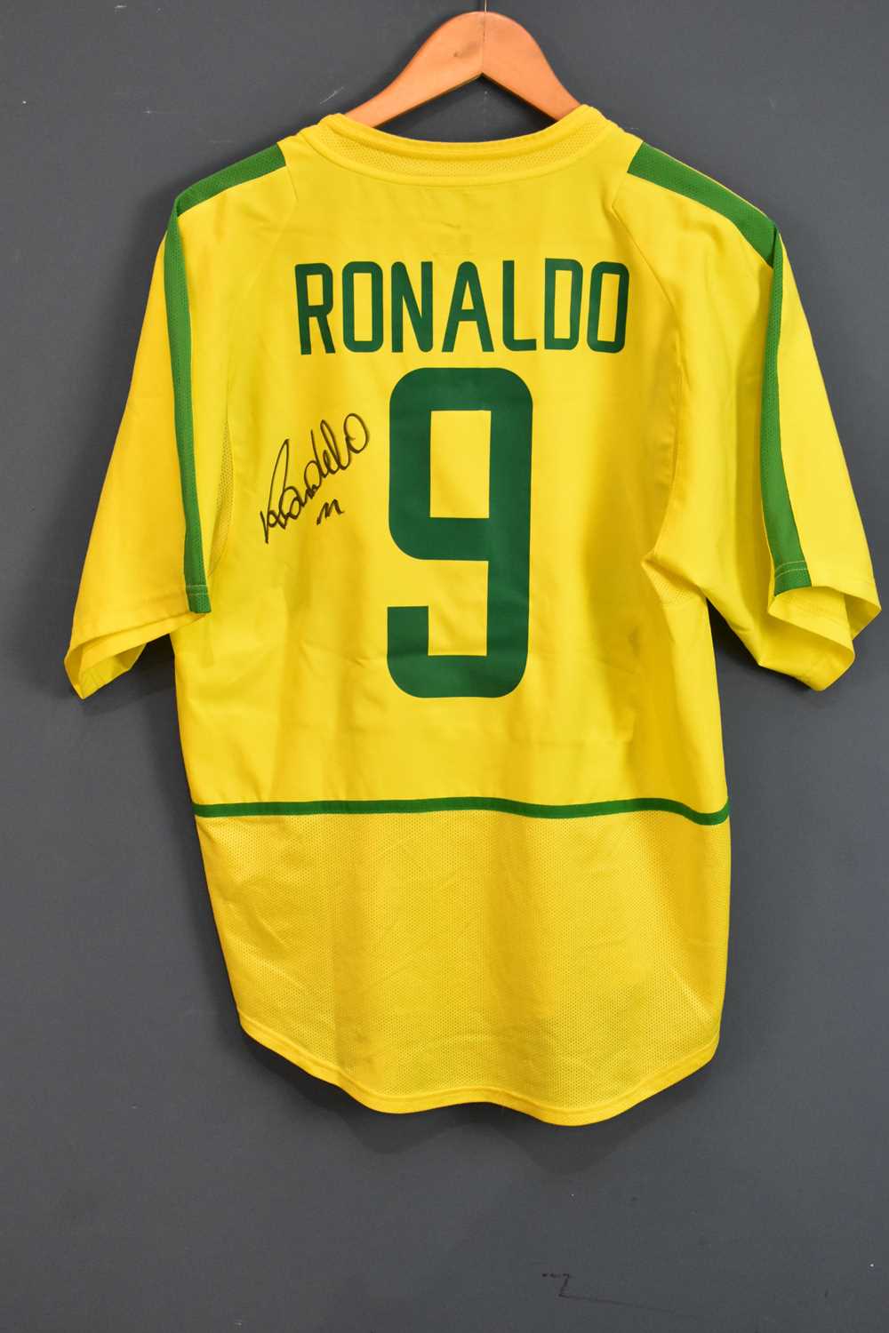 2002 R9 Jersey Lot 5256 - RONALDO (R9); a Brazil 2002 football shirt,