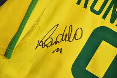 Lot 5256 - RONALDO (R9); a Brazil 2002 football shirt,...