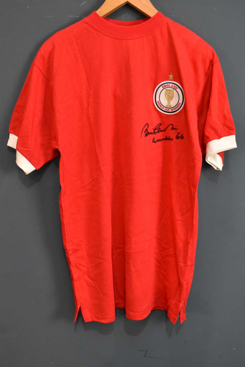 Lot 5216 - SIR BOBBY CHARLTON; an England World Cup...