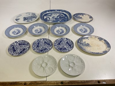 Lot 178 - A quantity of blue and white ceramics to...