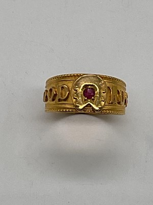 Lot 416 - An 18ct yellow gold 'Good Luck' ring set with...