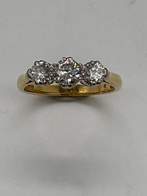 Lot 383 - An 18ct yellow gold three stone graduated...