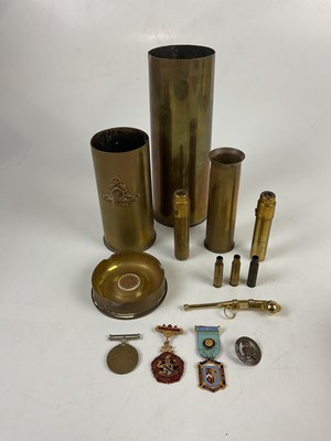 Lot 5135 - A collection of assorted militaria to include...