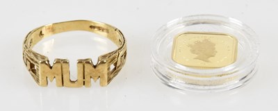 Lot 224 - A 9ct yellow gold Mum ring, size K, together...