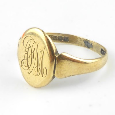 Lot 1017 - A 9ct rose gold signet ring with engraved...