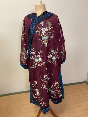 Lot 106 - A vintage Chinese silk kimono embroidered with...