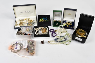 Lot 739 - A collection of assorted costume jewellery,...