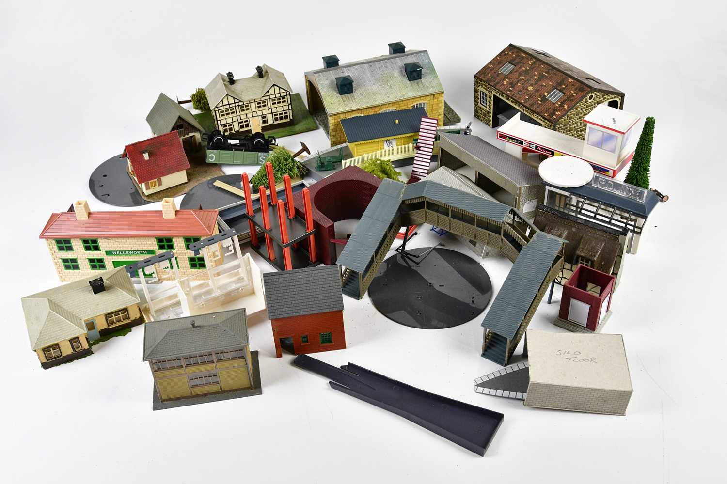 Lot 4362 - HORNBY; a collection of Hornby and other...