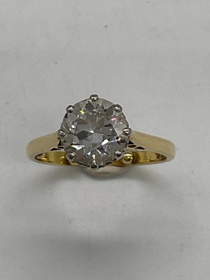 Lot 372 - An 18ct yellow gold diamond solitaire ring,...