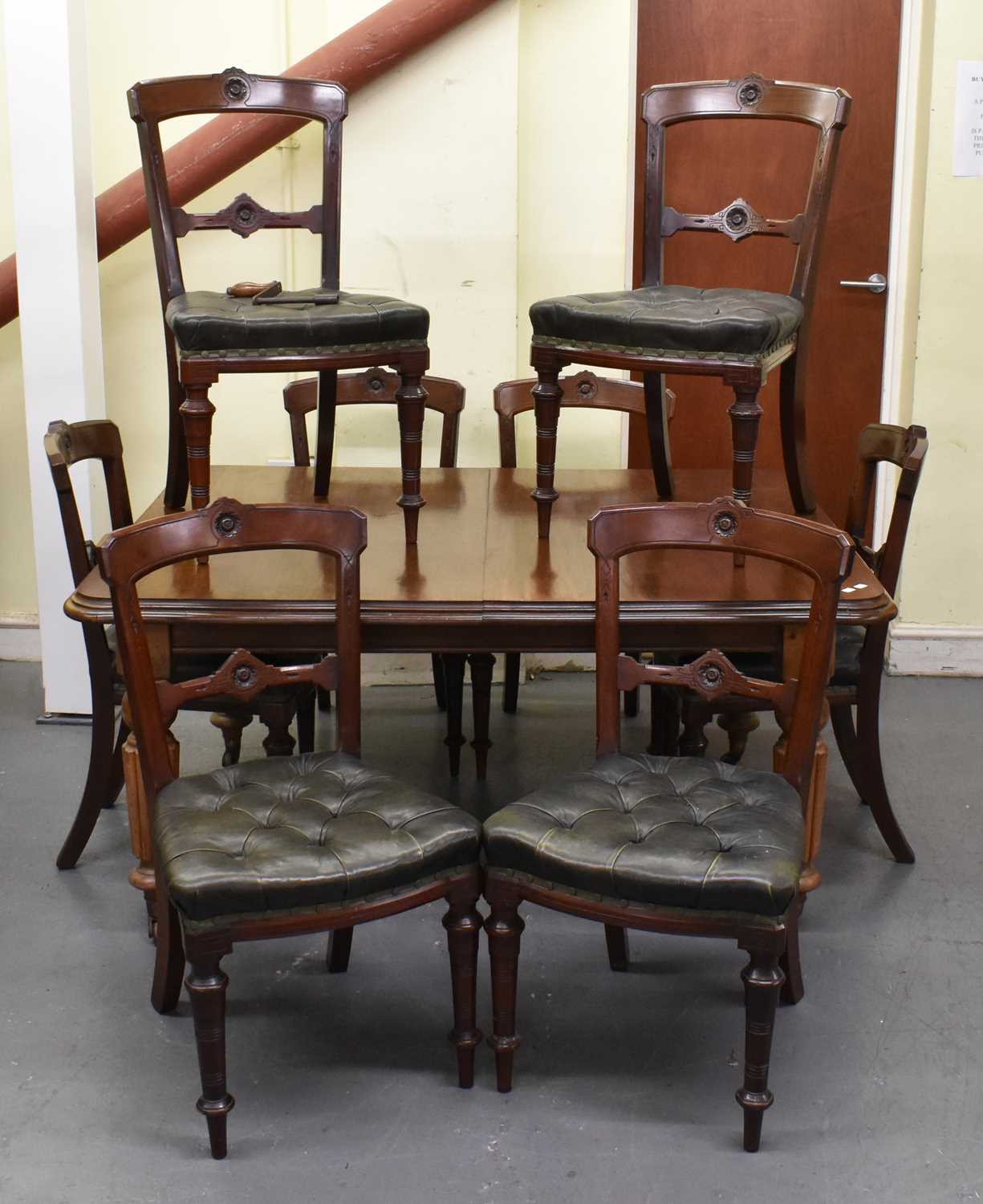 Lot 9 - A Victorian mahogany wind-out extending dining