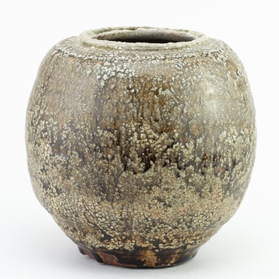 Lot 286 - MIKE DODD (born 1943); a globular stoneware...