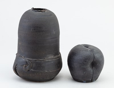 Lot 133 - DAN KELLY (born 1953); a stoneware vessel...