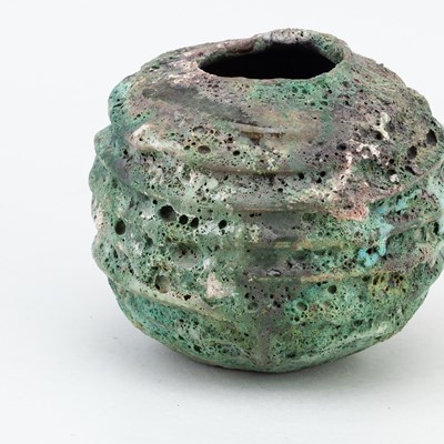 Lot 4 - AKI MORIUCHI (born 1947); a globular stoneware...
