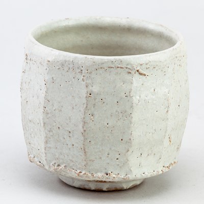 Lot 20 - AKIKO HIRAI (born 1970); a faceted stoneware...