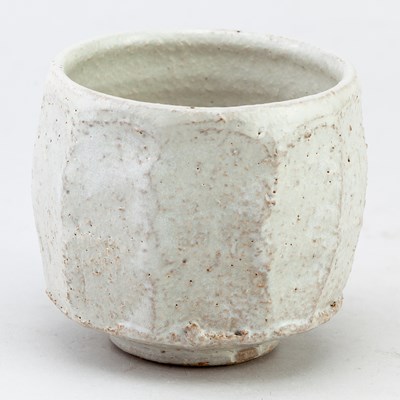 Lot 20 - AKIKO HIRAI (born 1970); a faceted stoneware...