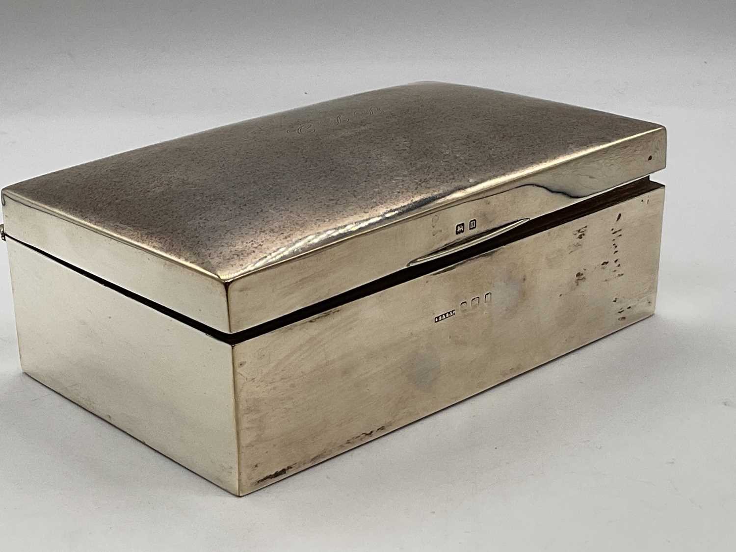 Lot 459 - A George lV hallmarked silver cigarette box...