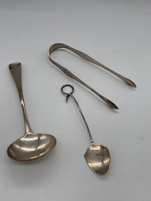 Lot 469 - A George IV hallmarked silver sauce ladle with...