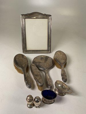 Lot 462 - A small group of silver, including a...