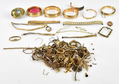 Lot 811 - A collection of costume jewellery including...