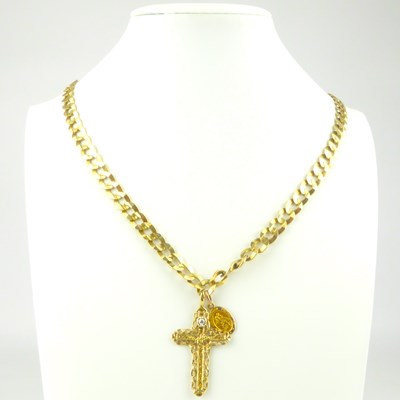 Lot 1101 - A 9ct gold flat curb link chain with lobster...