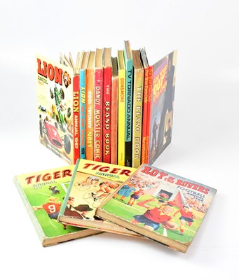 Lot 792 - A quantity of children's annuals, 1950s and...