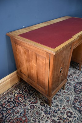Lot 45 - A 20th century mahogany leather topped desk,...
