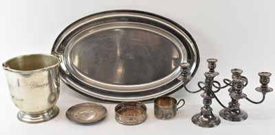 Lot 688 - A small quantity of silver plated items,...