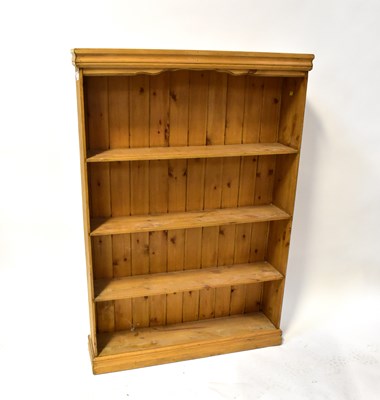 Lot 37 - A rustic pine bookcase with three shelves, 145...