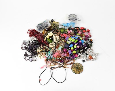 Lot 1164 - A large quantity of costume jewellery beads (7).